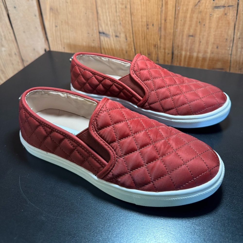 Steve Madden Ecentrcq Quilted Slip-On Sneakers Burgundy Size 6.5